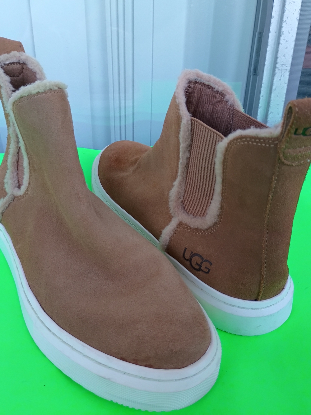 UGG Alameda Chelsea Sneaker Boot Chestnut Suede – Women’s Size 11